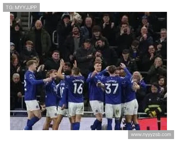 埃弗顿迎战阿波罗期待精彩对决双方球员全力以赴争夺胜利荣耀